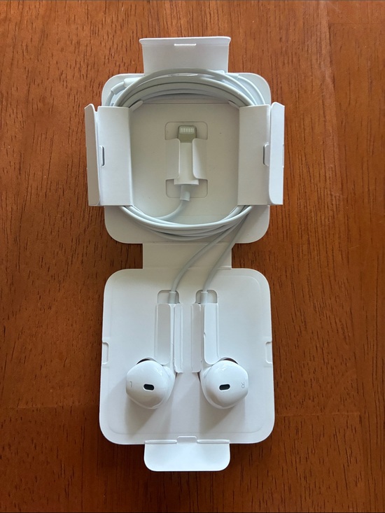 Apple Other - Apple White Lightning Earbuds with Remote and Microphone